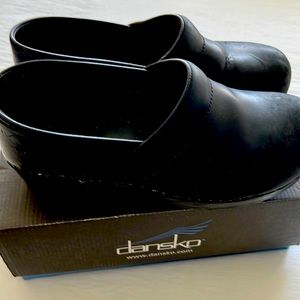 Dansko professional oiled black clogs. Size 40